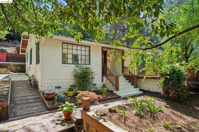 6400 Pinehaven Rd, Oakland, CA 94611