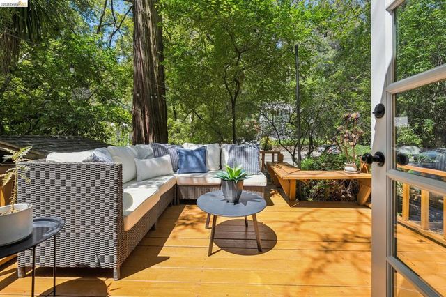 6400 Pinehaven Rd, Oakland, CA 94611