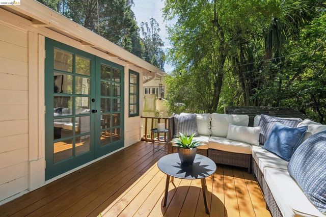 6400 Pinehaven Rd, Oakland, CA 94611