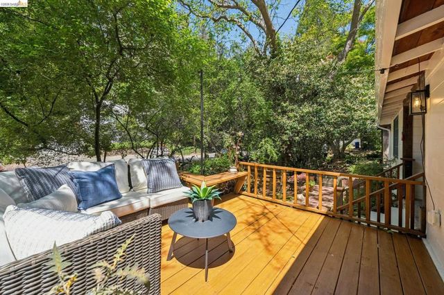 6400 Pinehaven Rd, Oakland, CA 94611