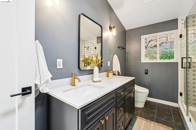 6400 Pinehaven Rd, Oakland, CA 94611
