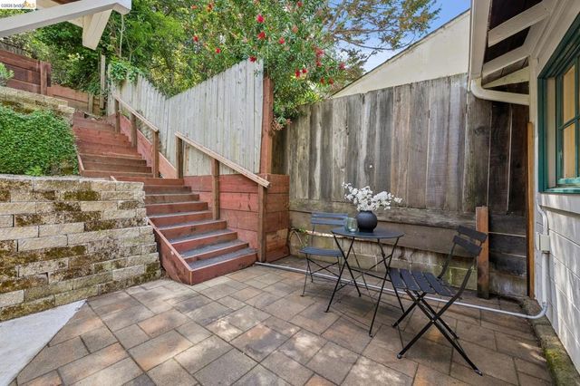 6400 Pinehaven Rd, Oakland, CA 94611