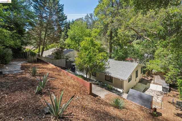 6400 Pinehaven Rd, Oakland, CA 94611