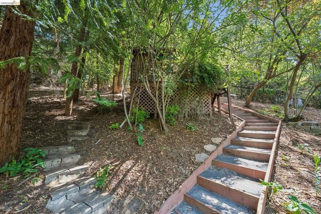 6400 Pinehaven Rd, Oakland, CA 94611
