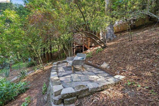 6400 Pinehaven Rd, Oakland, CA 94611