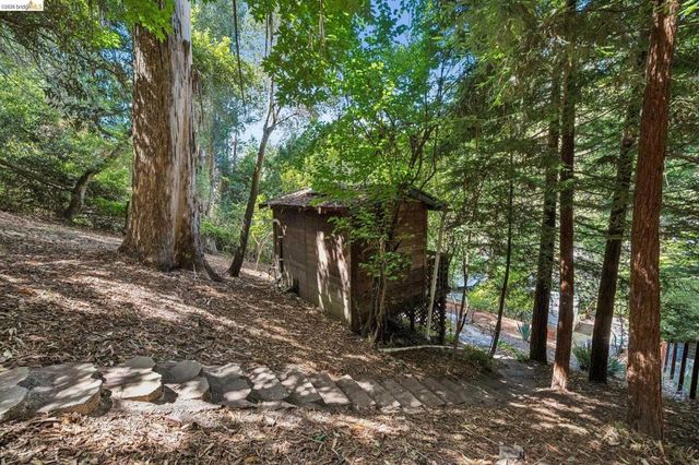 6400 Pinehaven Rd, Oakland, CA 94611