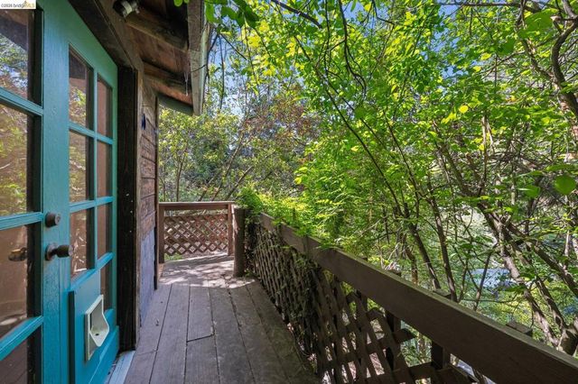 6400 Pinehaven Rd, Oakland, CA 94611