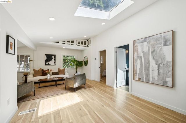 6400 Pinehaven Rd, Oakland, CA 94611