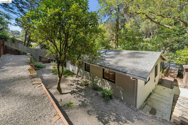 6400 Pinehaven Rd, Oakland, CA 94611