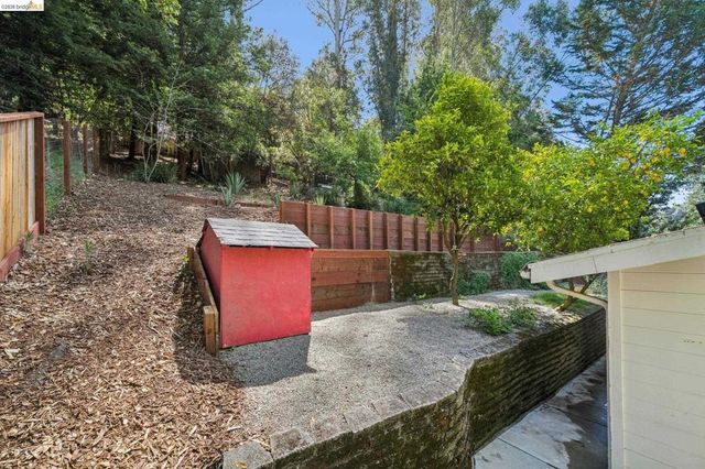 6400 Pinehaven Rd, Oakland, CA 94611