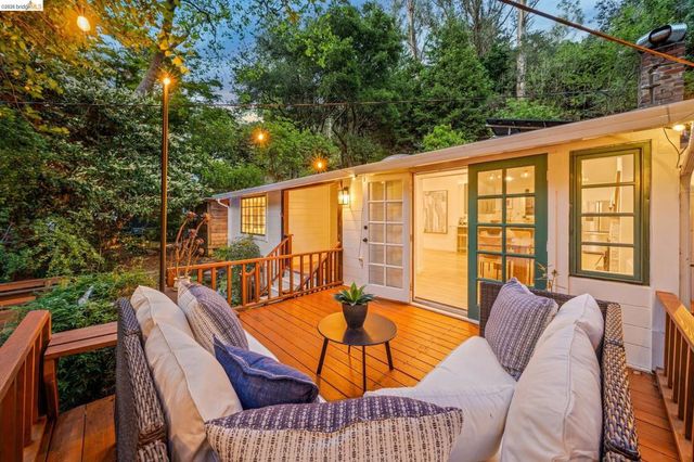 6400 Pinehaven Rd, Oakland, CA 94611