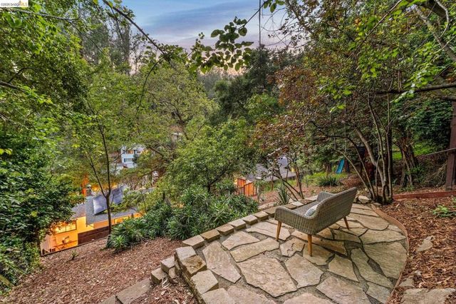 6400 Pinehaven Rd, Oakland, CA 94611