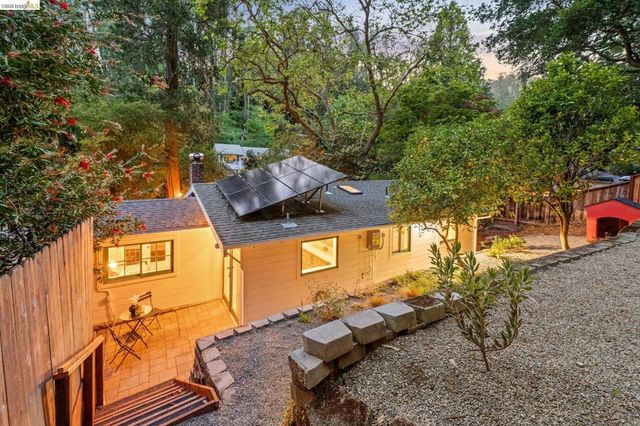 6400 Pinehaven Rd, Oakland, CA 94611