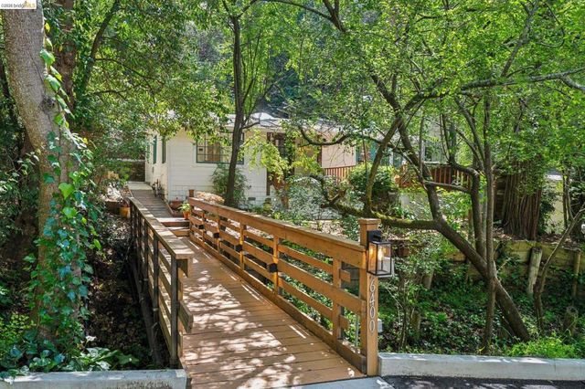 6400 Pinehaven Rd, Oakland, CA 94611