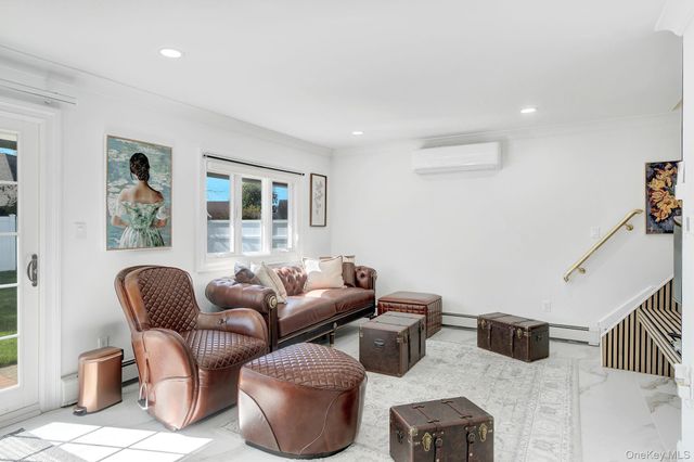 8 Autumn Lane, Hicksville, NY 11801