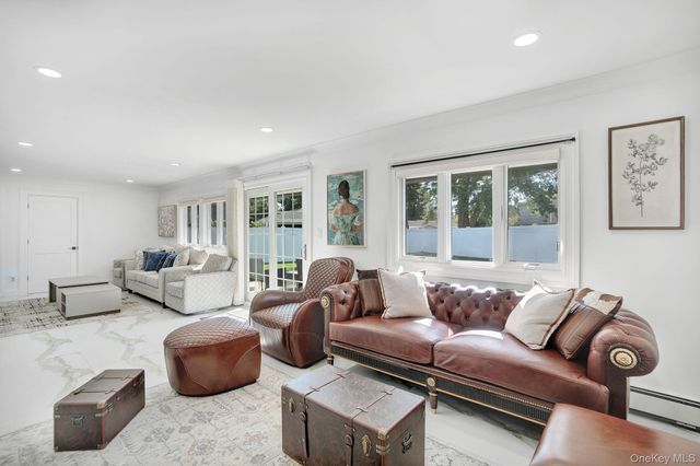 8 Autumn Lane, Hicksville, NY 11801