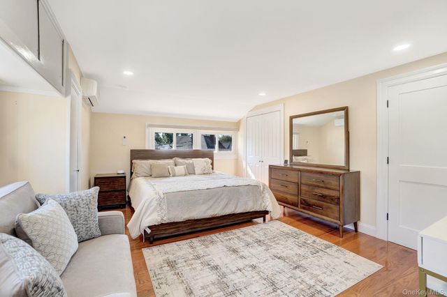 8 Autumn Lane, Hicksville, NY 11801