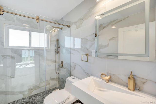 8 Autumn Lane, Hicksville, NY 11801