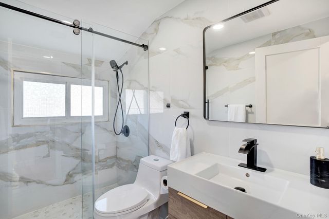 8 Autumn Lane, Hicksville, NY 11801