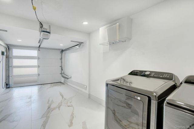 8 Autumn Lane, Hicksville, NY 11801