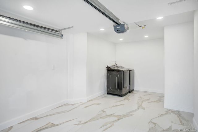 8 Autumn Lane, Hicksville, NY 11801