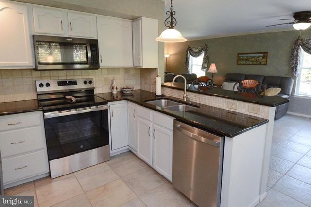 518 BERKSHIRE DR, Souderton, PA 18964