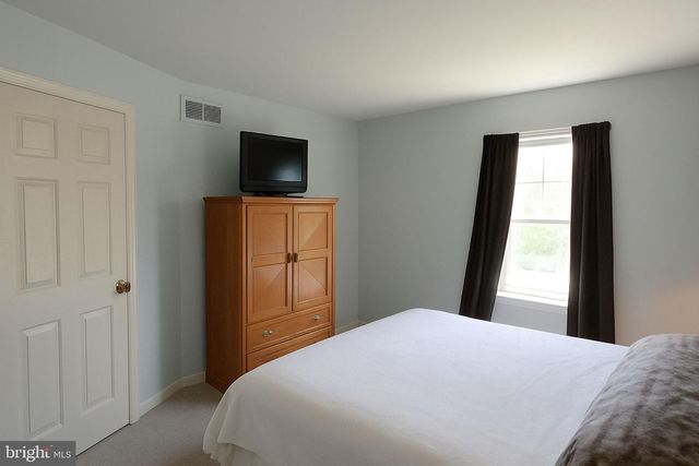518 BERKSHIRE DR, Souderton, PA 18964