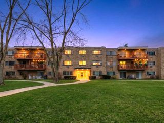 726 Dempster Street 206, Mount Prospect, IL 60056