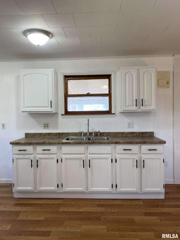 313 E WEBSTER Street, Herrin, IL 62948