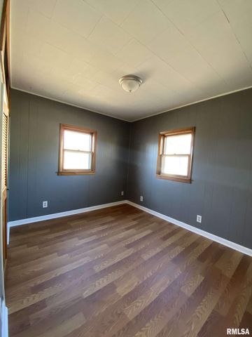 313 E WEBSTER Street, Herrin, IL 62948