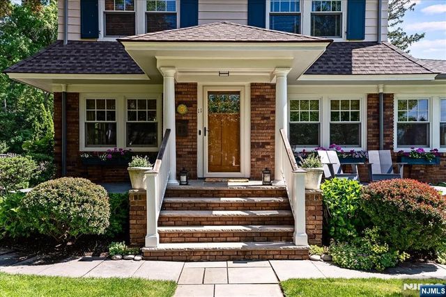 11 Windsor Place, Montclair, NJ 07043