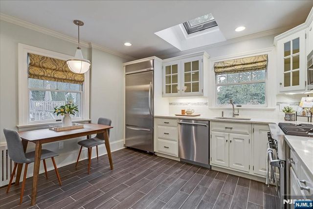 11 Windsor Place, Montclair, NJ 07043
