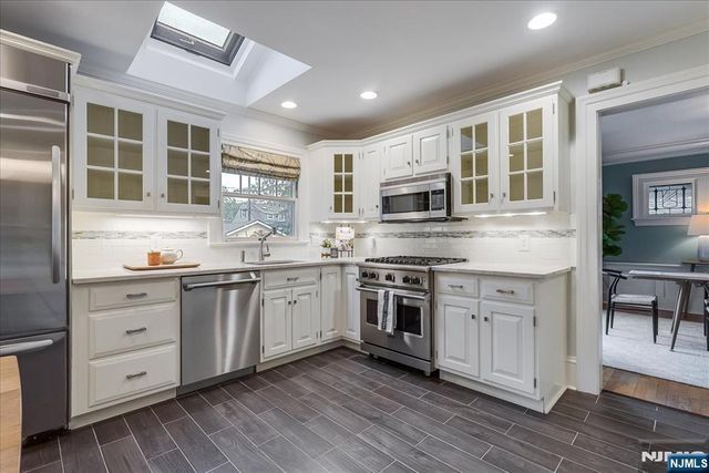 11 Windsor Place, Montclair, NJ 07043