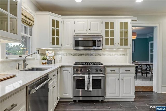11 Windsor Place, Montclair, NJ 07043