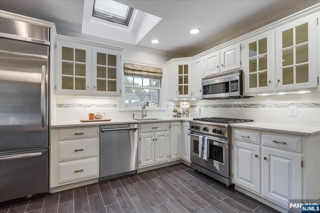 11 Windsor Place, Montclair, NJ 07043