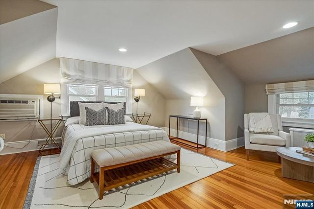 11 Windsor Place, Montclair, NJ 07043