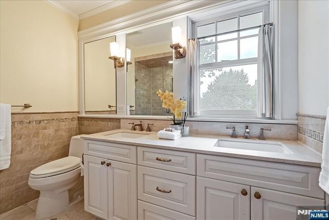 11 Windsor Place, Montclair, NJ 07043