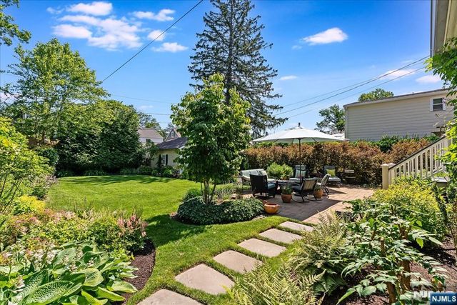 11 Windsor Place, Montclair, NJ 07043