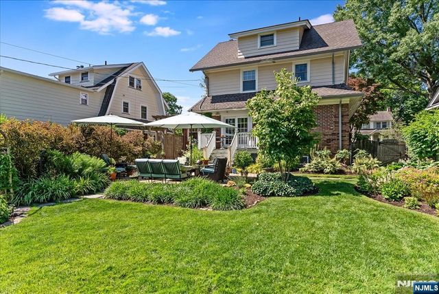 11 Windsor Place, Montclair, NJ 07043