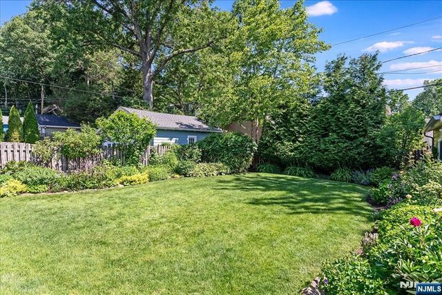 11 Windsor Place, Montclair, NJ 07043