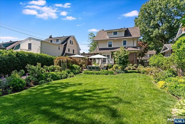 11 Windsor Place, Montclair, NJ 07043