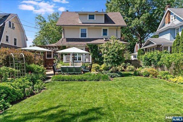 11 Windsor Place, Montclair, NJ 07043