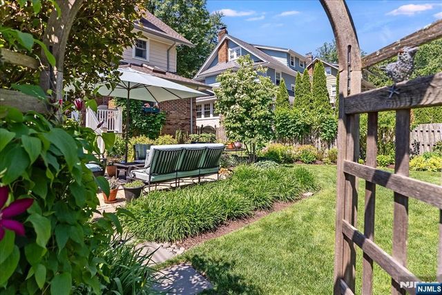 11 Windsor Place, Montclair, NJ 07043