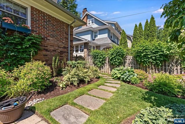 11 Windsor Place, Montclair, NJ 07043