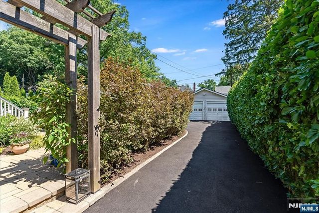 11 Windsor Place, Montclair, NJ 07043