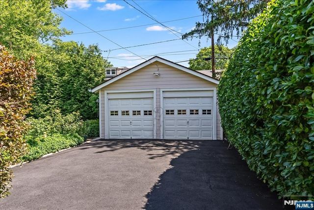 11 Windsor Place, Montclair, NJ 07043