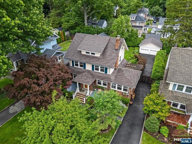 11 Windsor Place, Montclair, NJ 07043