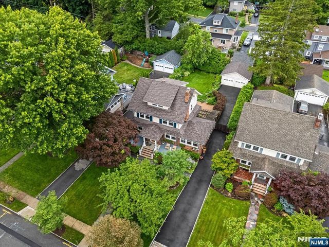 11 Windsor Place, Montclair, NJ 07043