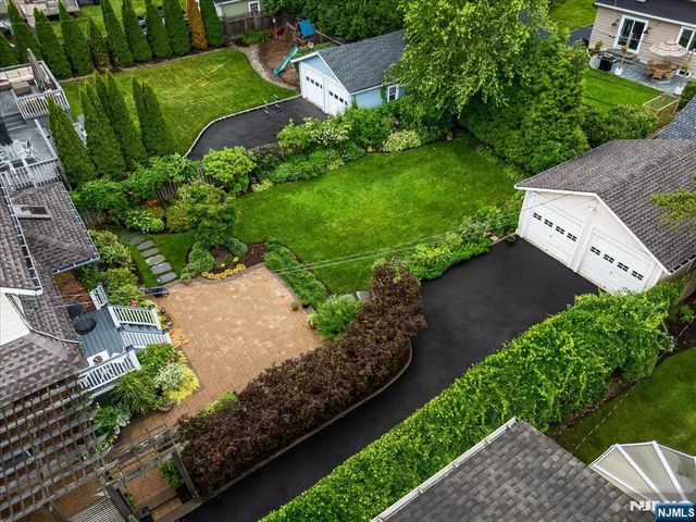 11 Windsor Place, Montclair, NJ 07043