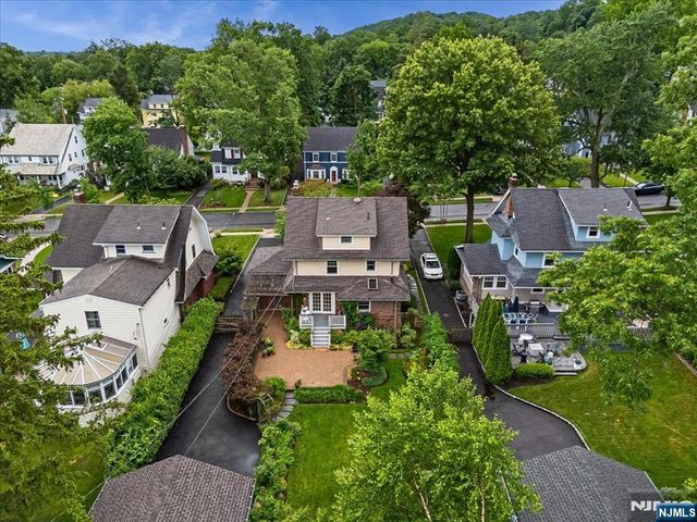 11 Windsor Place, Montclair, NJ 07043